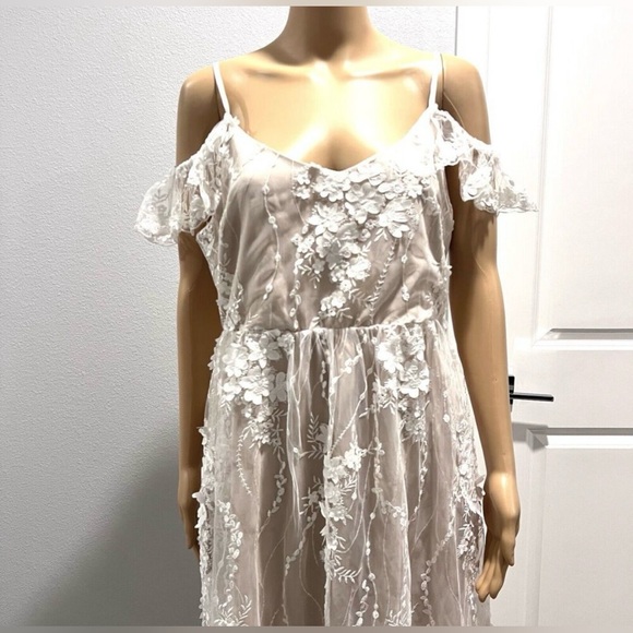 Ivory Floral Embroidered Mesh Maternity Evening Gown - Picture 4 of 12